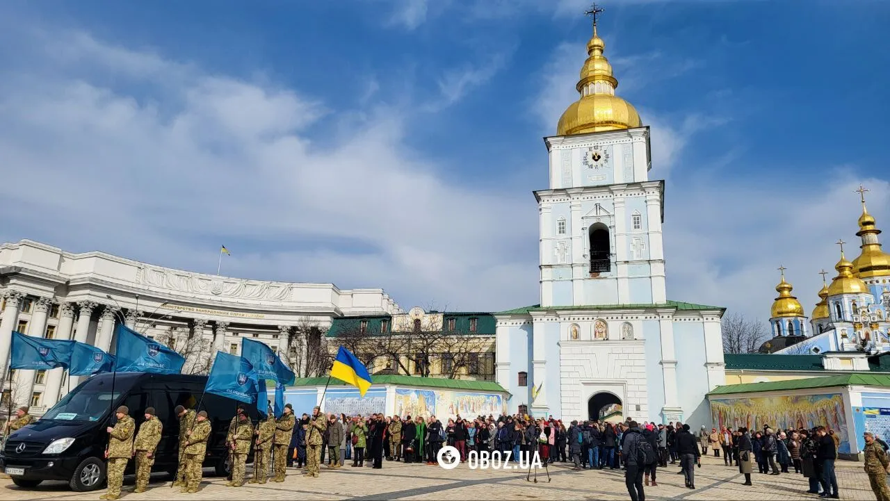 У Києві попрощались із захисником України Василем Ратушним. Фото та відео dqxikeidqxitkant