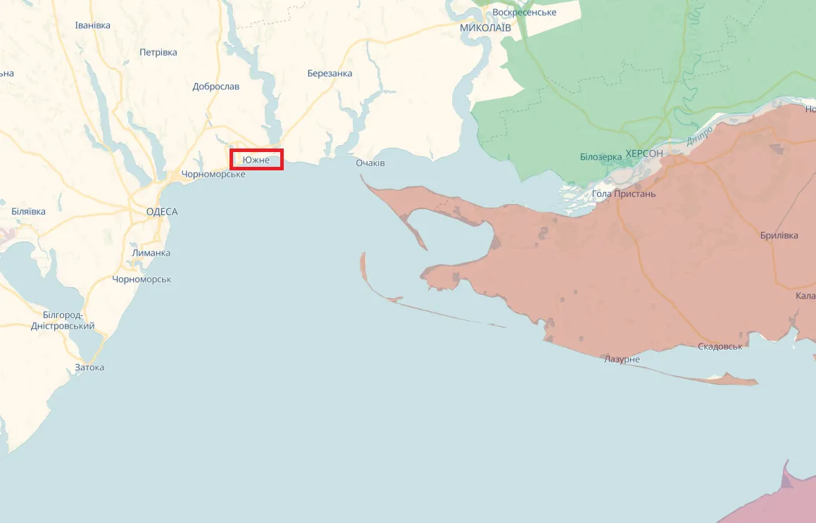 Оккупанты атаковали гражданскую и энергетическую инфраструктуру Южного на Одесчине: есть пострадавшие