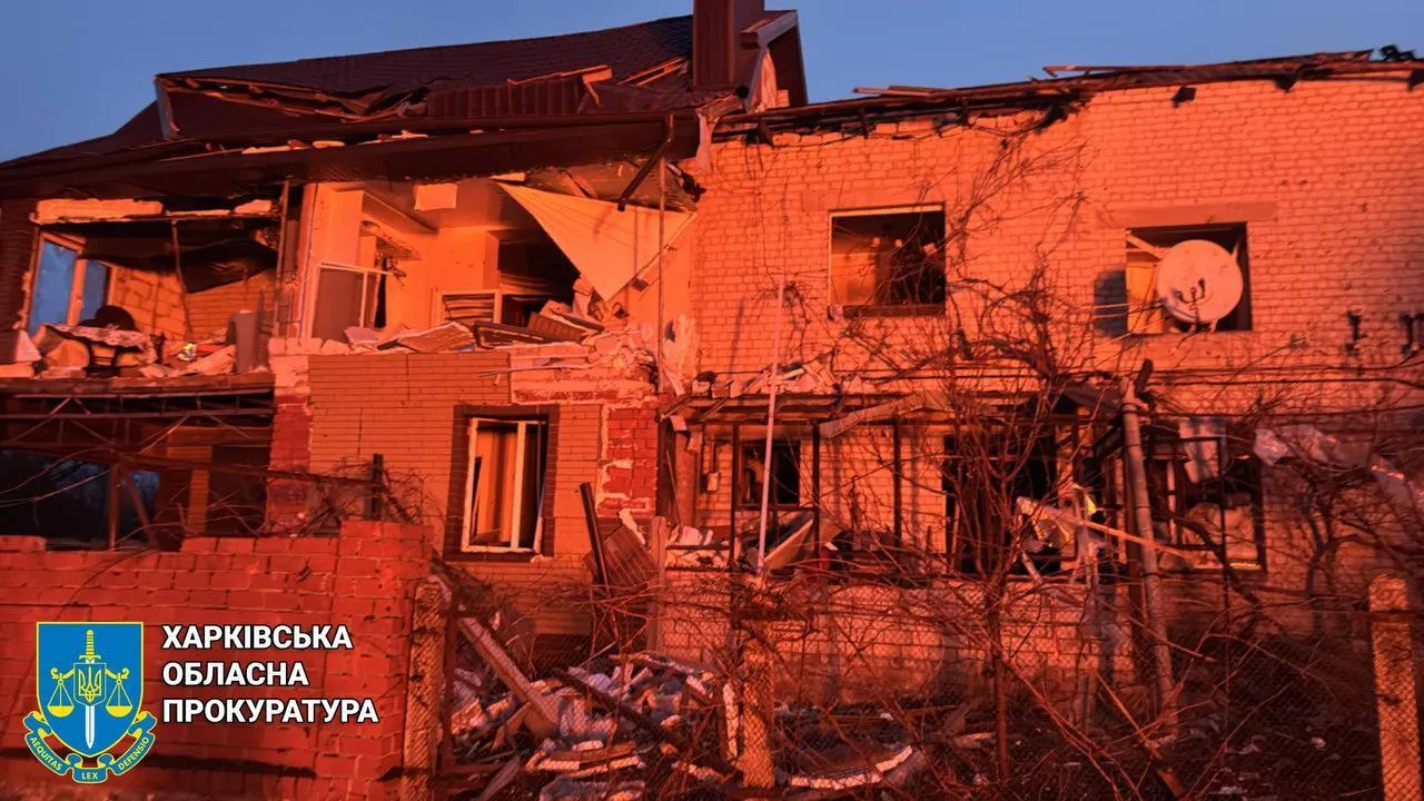 КАБ влучив у житловий сектор: на Харківщині внаслідок ворожої атаки загинув чоловік, є постраждалі. Фото