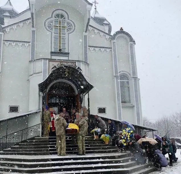 Мріяв створити сім’ю: у Калуші попрощалися з Героєм Миколою Стрільчуком. Фото