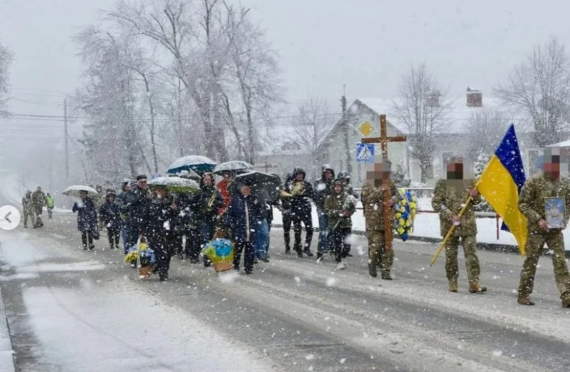 Мріяв створити сім’ю: у Калуші попрощалися з Героєм Миколою Стрільчуком. Фото