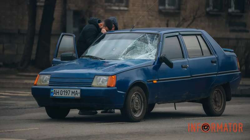 У Дніпрі авто збило вагітну жінку та двох дітей на пішохідному переході: з’явилися дані про їхній стан. Фото і відео