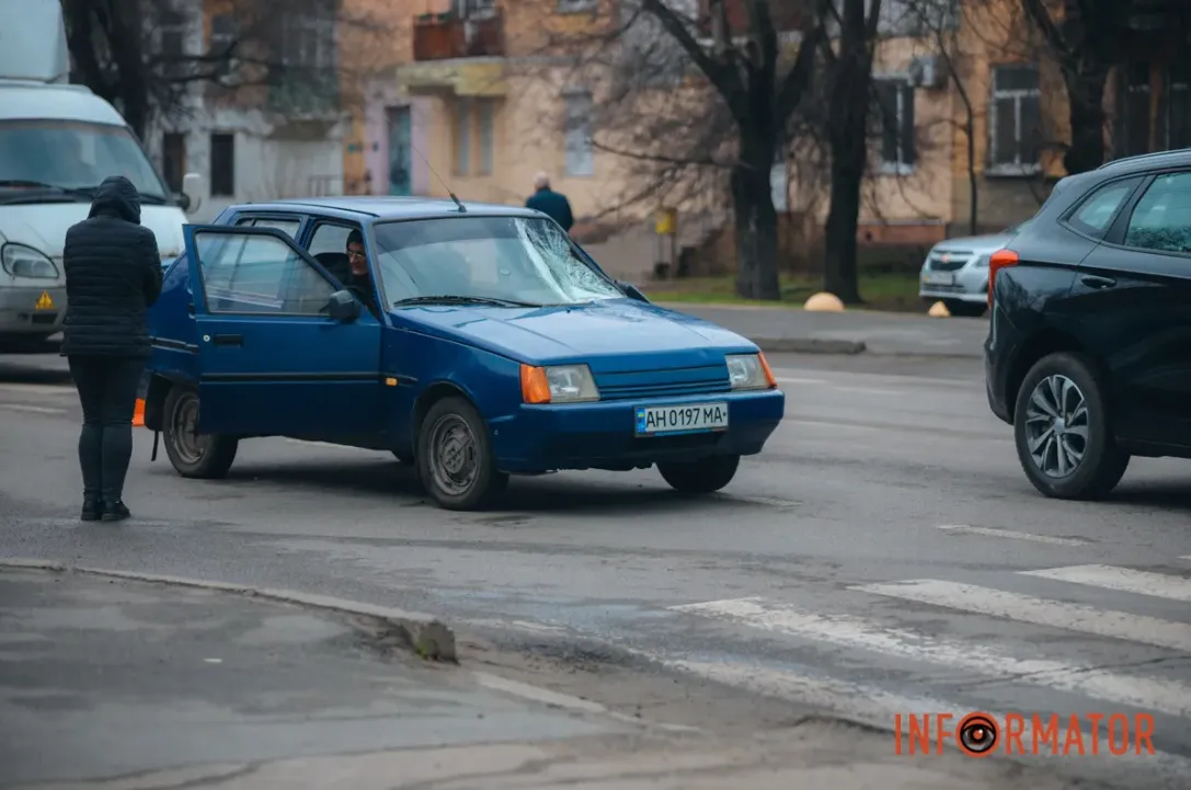 У Дніпрі авто збило вагітну жінку та двох дітей на пішохідному переході: з’явилися дані про їхній стан. Фото і відео