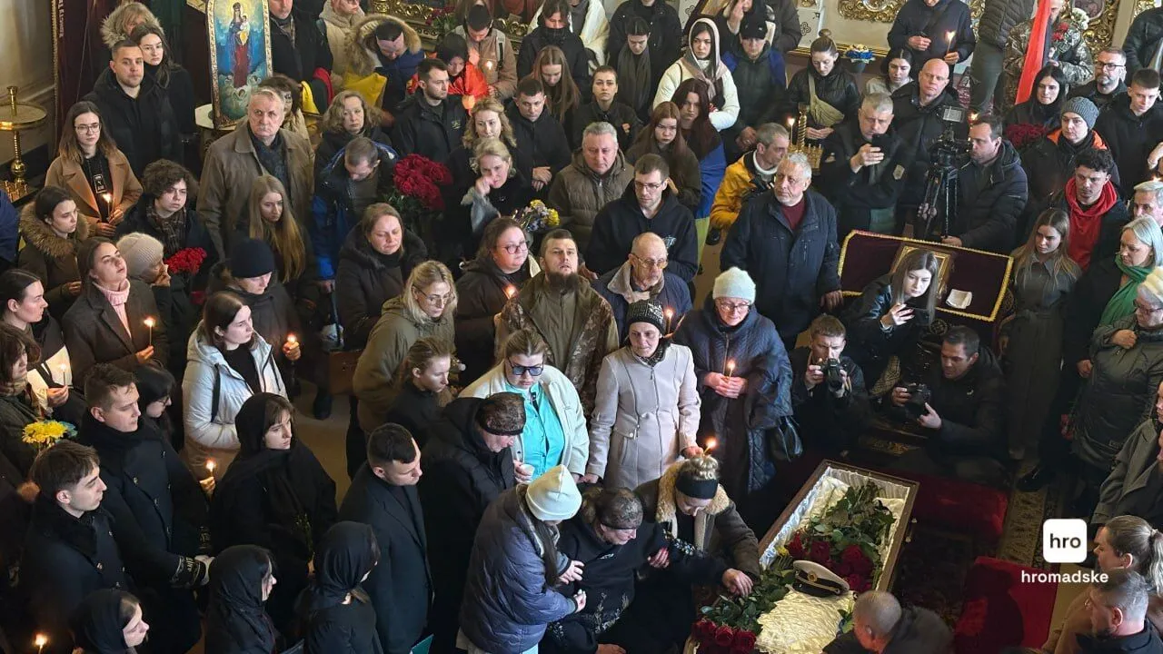 Люди несли цветы: в Одессе попрощались с убитым активистом Демьяном Ганулом. Фото и видео