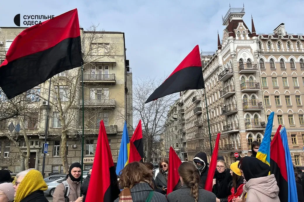 Люди несли цветы: в Одессе попрощались с убитым активистом Демьяном Ганулом. Фото и видео