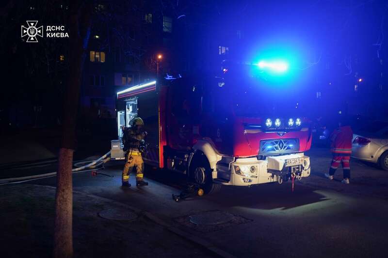 У Києві пожежі за один вечір забрали життя двох осіб. Подробиці трагедій та фото