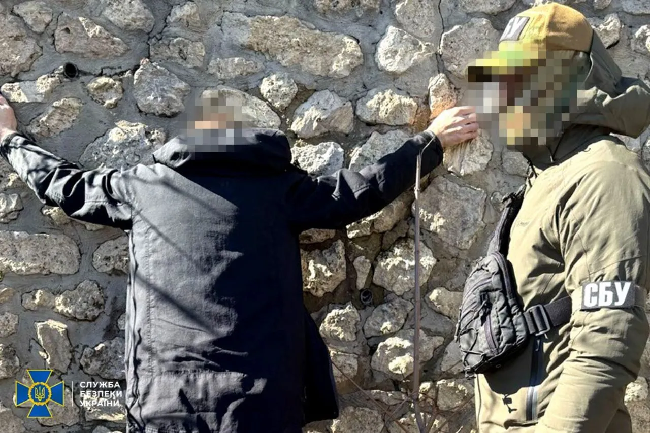 СБУ затримала російську агентурну пару, яка готувала подвійний теракт біля ТЦК у Тернополі. Фото dqxikeidqxiqqeant