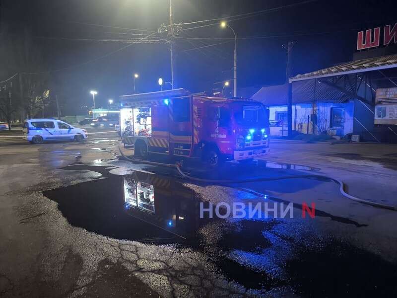 В центре Николаева подожгли военный микроавтобус – подозревают подростков