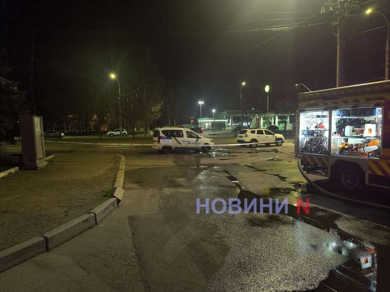 В центре Николаева подожгли военный микроавтобус – подозревают подростков