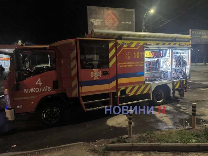 В центре Николаева подожгли военный микроавтобус – подозревают подростков