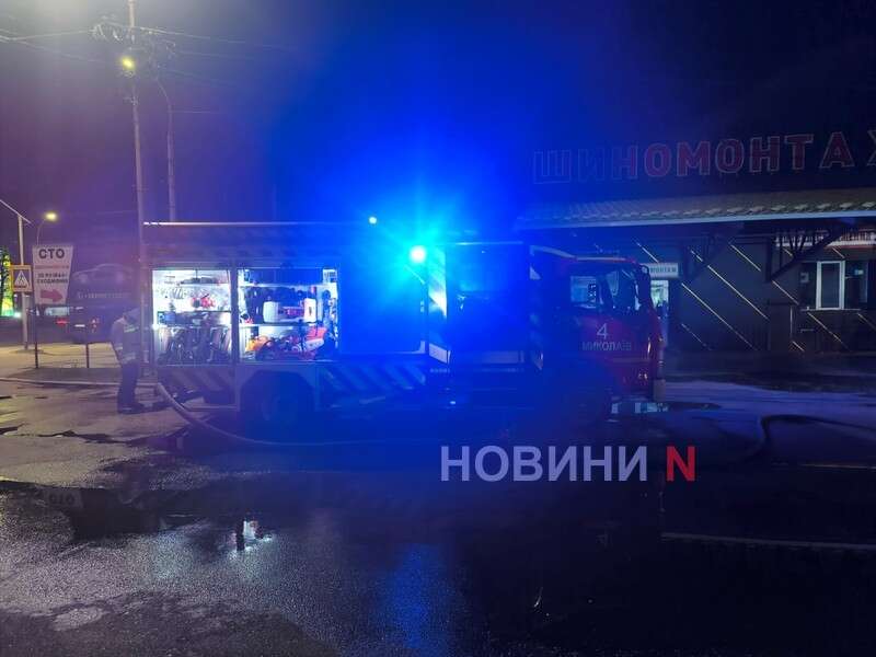 В центре Николаева подожгли военный микроавтобус – подозревают подростков