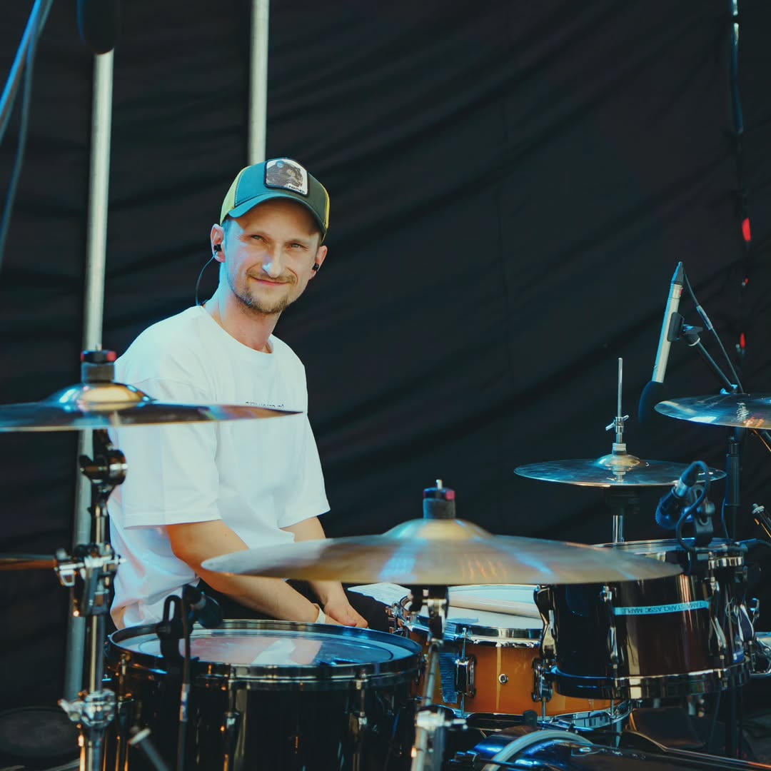 Відомий український музикант, який нещодавно одружився, зник безвісти на фронті