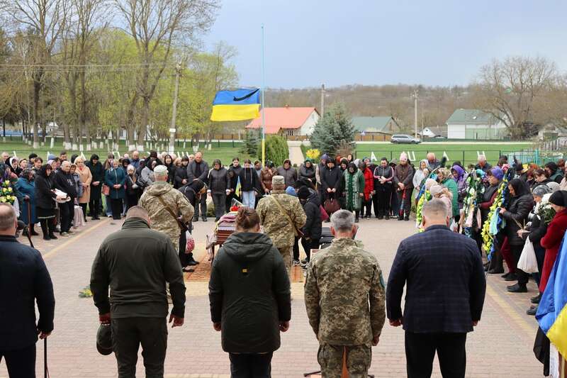 Более месяца считался пропавшим без вести: на Луганщине погиб старший солдат Василий Злагода из Буковины. Фото
