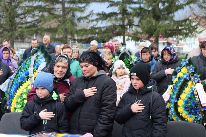 Более месяца считался пропавшим без вести: на Луганщине погиб старший солдат Василий Злагода из Буковины. Фото