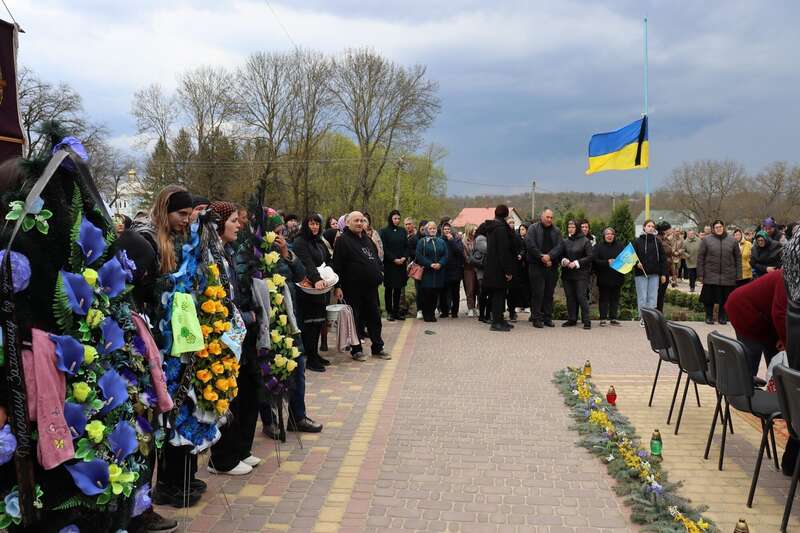 Більше місяця вважався зниклим безвісти: на Луганщині загинув старший солдат Василь Злагода з Буковини. Фото