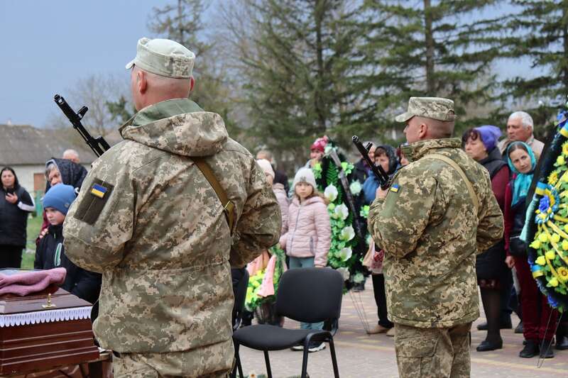 Більше місяця вважався зниклим безвісти: на Луганщині загинув старший солдат Василь Злагода з Буковини. Фото