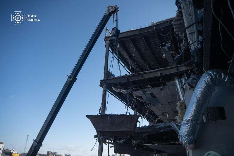 Спасатели продолжают аварийно-восстановительные работы в Оболонском районе Киева dqxikeidqxiqqeant