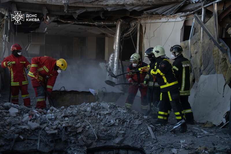 Атака РФ на Киев 6 апреля: разбор завалов в Оболонском районе завершен (фото) фото 1