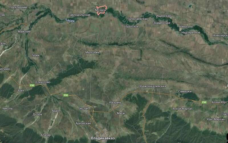 Под прицелом был аэродром: дроны атаковали российский Моздок, было видно дым. Фото