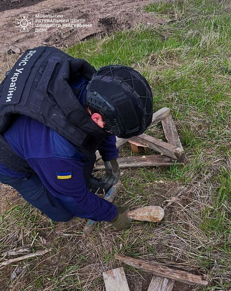 Workers found a mine during roadworks near Kyiv. Details and photos
