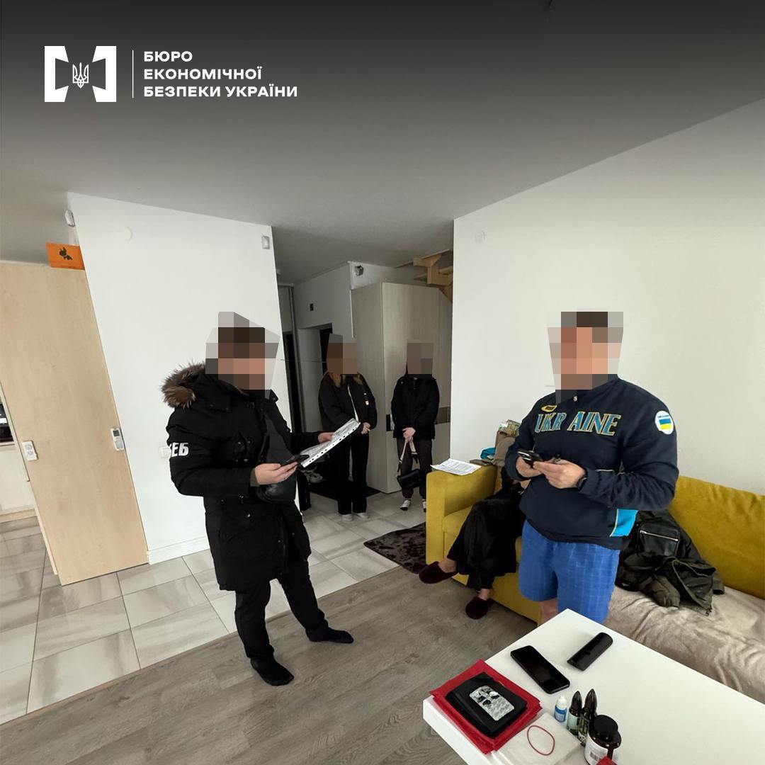 В Киеве мошенники покупали бытовую технику за поддельные доллары dqxikeidqxitkant