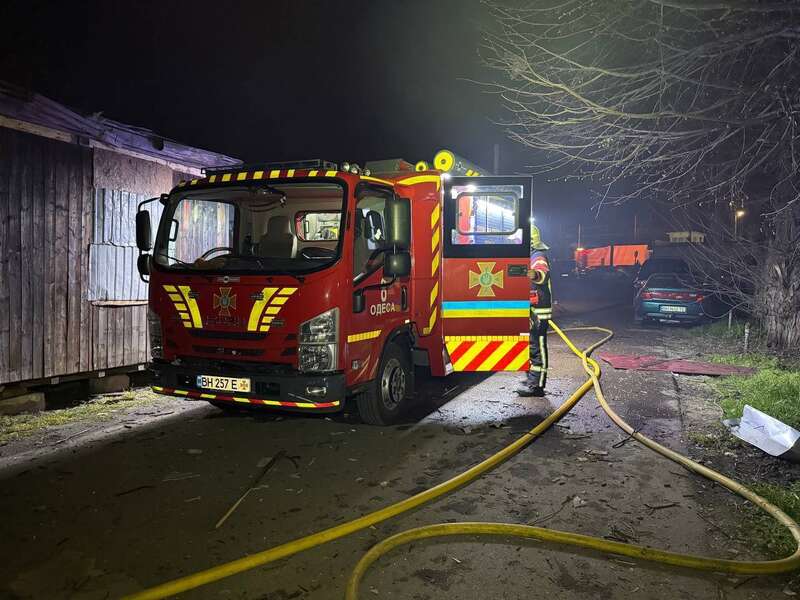 Оккупанты атаковали Одессу дронами, вспыхнули пожары: есть пострадавшие. Фото и видео