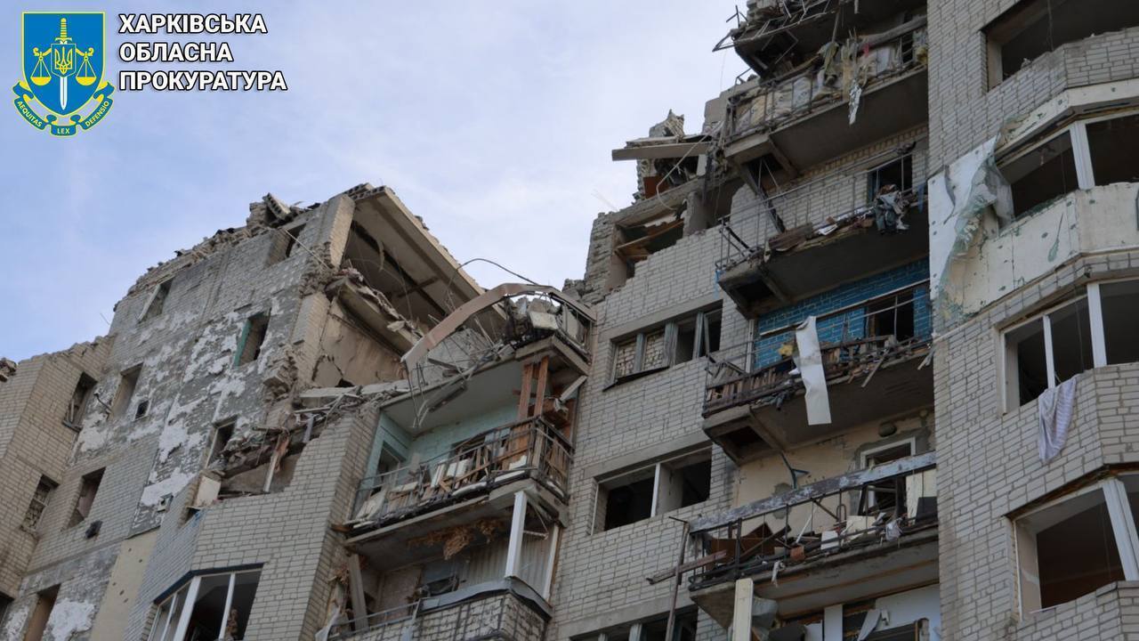 Russia dropped an aerial bomb on a building in Kupiansk: a woman was injured. Photo