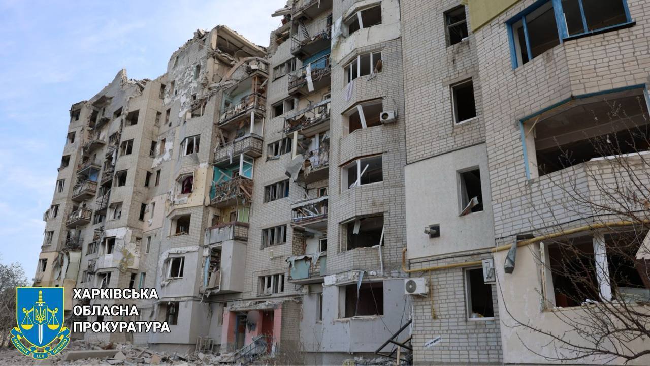 Russia dropped an aerial bomb on a building in Kupiansk: a woman was injured. Photo