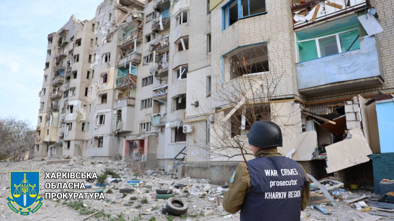 Россия сбросила авиабомбу на дом в Купянске: пострадала женщина. Фото