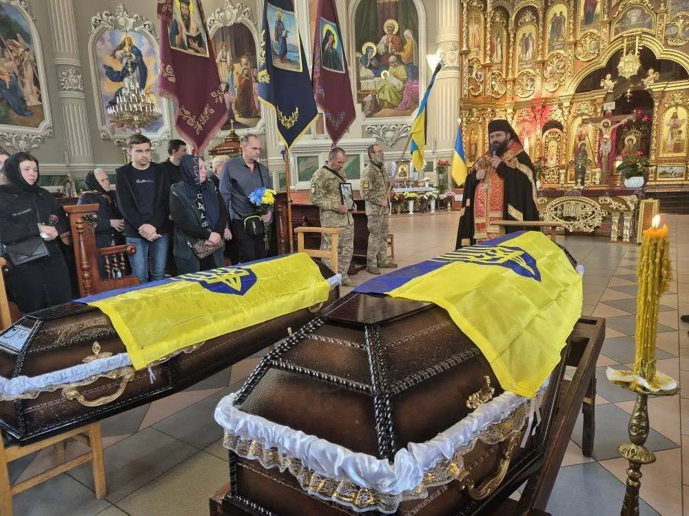 Община в трауре: на Львовщине попрощались со двоюродными братьями-Героями. Фото dqxikeidqxiqqeant