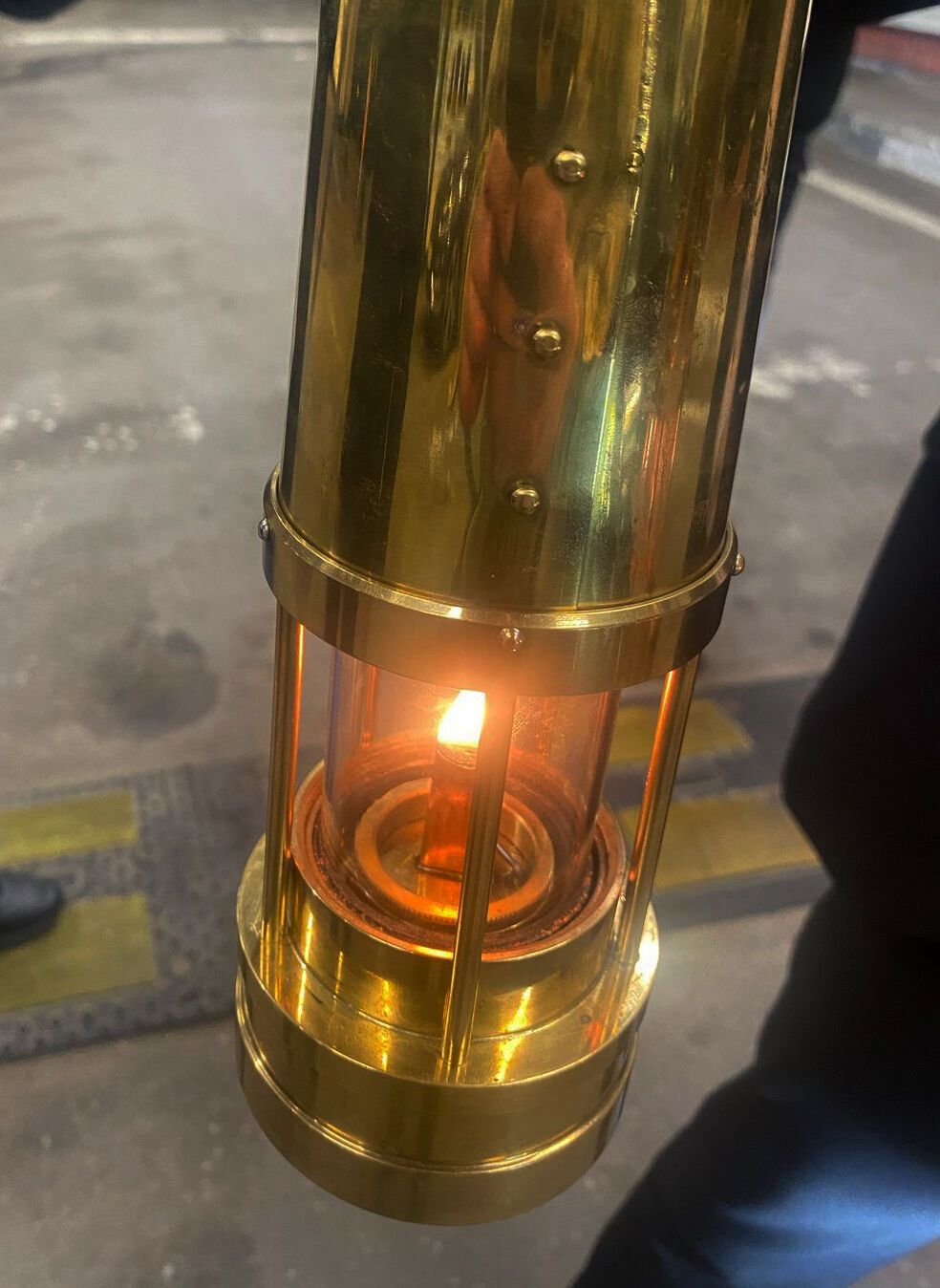 В Украину на Пасху привезли Благодатный огонь. Первые фото dqxikeidqxiqqeant