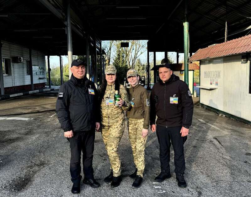 В Украину на Пасху привезли Благодатный огонь. Первые фото