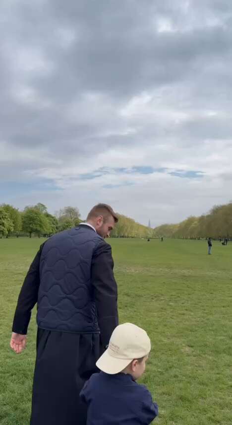 Нардеп-втікач Дмитрук засвітився у Лондоні у рясі іподиякона. Відео dqxikeidqxitkant