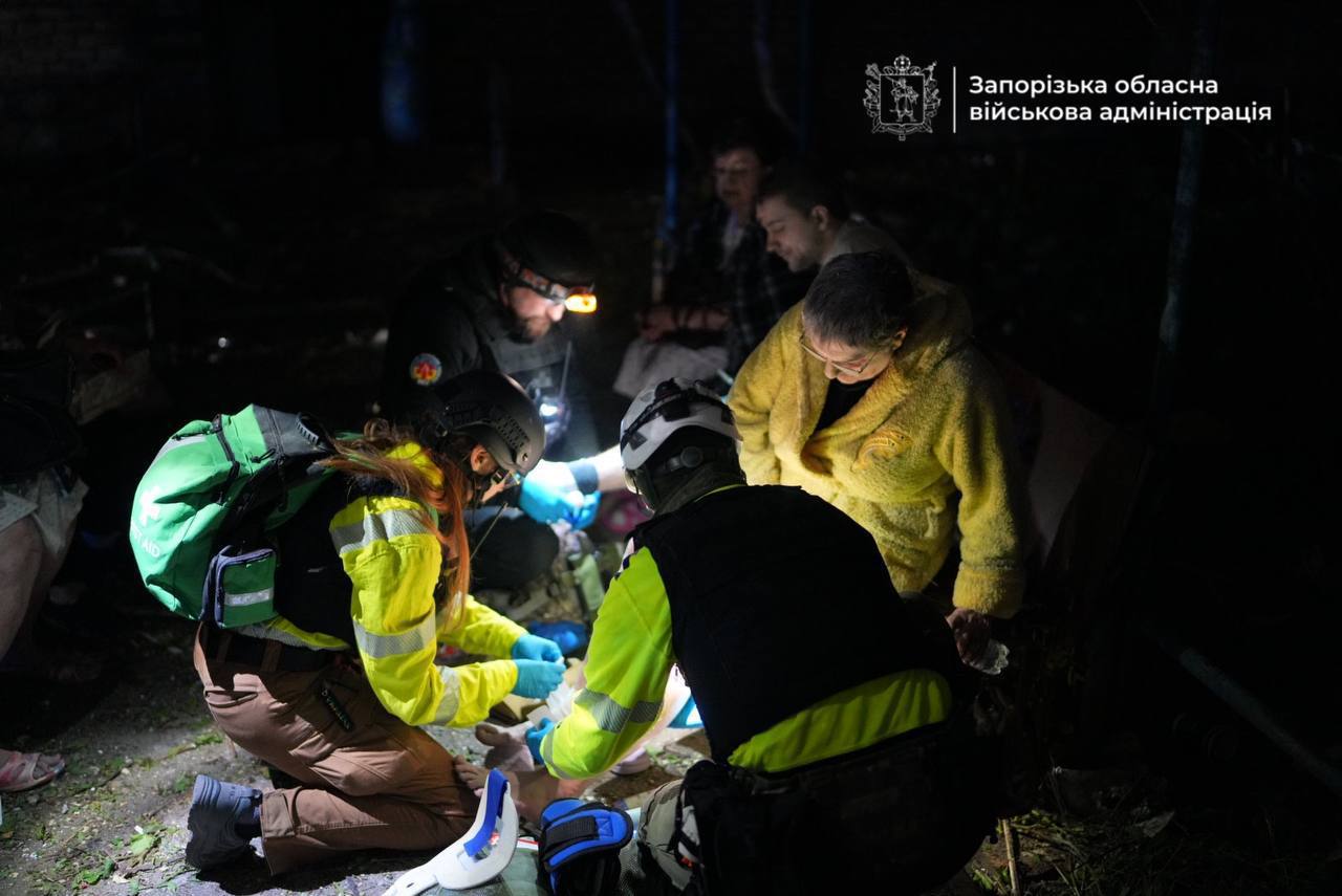 Возможно, это изображение 5 человек и текст «Запорйзька обласна в.йськова администрацля дм. জমহ»