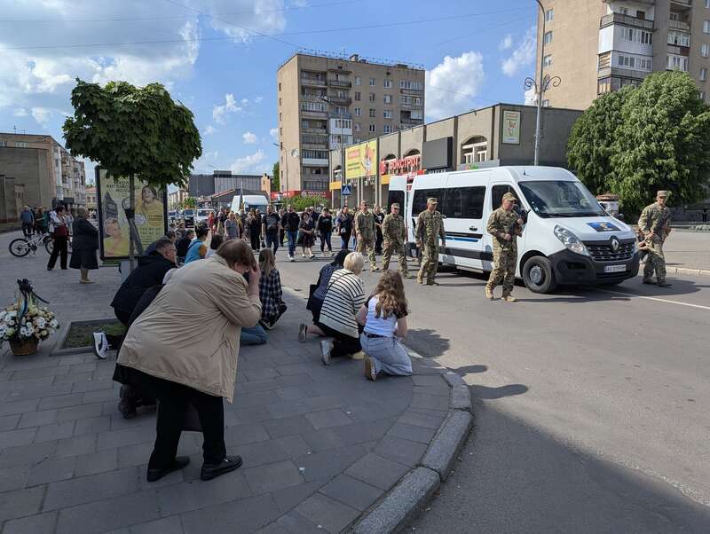Прощання із загиблим захисником Максимом Ткачуком у Ковелі