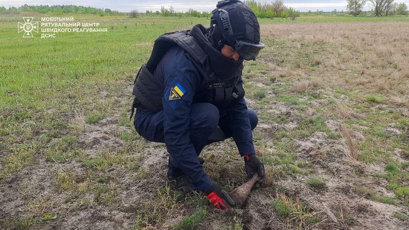 В Киевской области фермер во время полевых работ нашел мину. Фото dqxikeidqxitkant