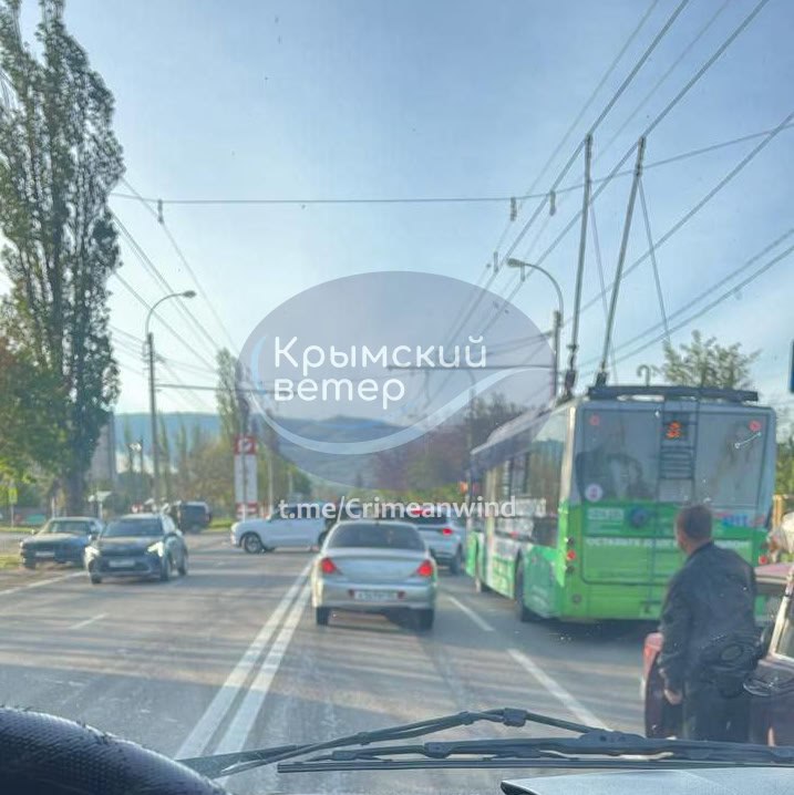 В оккупированном Крыму прозвучали мощные взрывы в нескольких районах, горит склад боеприпасов