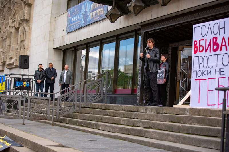 Народний артист України Олексій Гнатковський звернувся до українців з потужною промовою: боронити країну мають усі