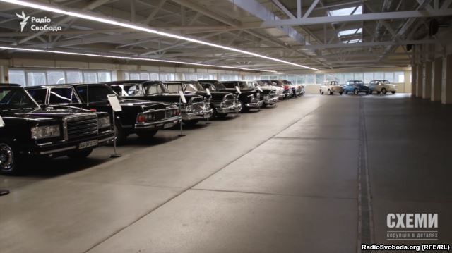 Колекція ретроавтомобілів у «Межигір’ї»