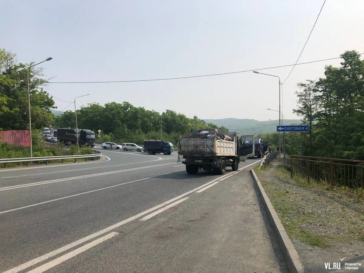 Під Владивостоком пролунали вибухи в районі бухти Десантна: силовики оточили район. Відео