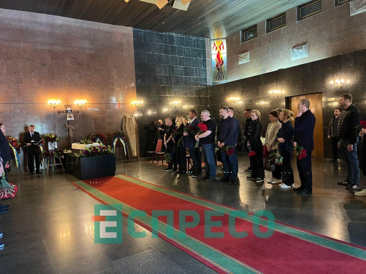У Києві прощалися із журналістом та нардепом Сергієм Швецем. Фото та відео dqxikeidqxitkant
