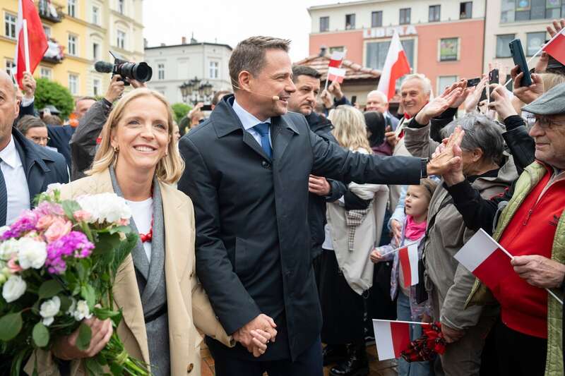 Шансы равны: в Польше начался второй тур выборов президента