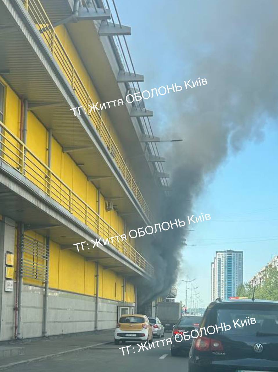 В Киеве на Оболони произошел пожар в ТРЦ DREAM. Подробности, фото и видео