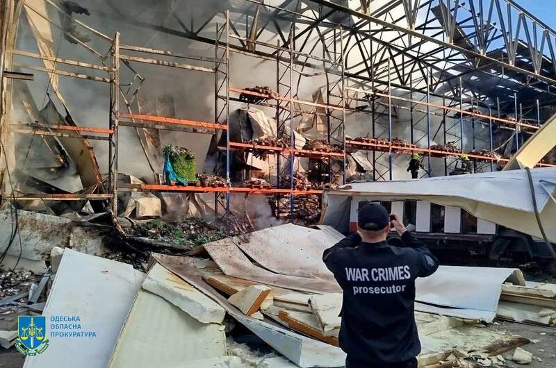 Окупанти атакували Одесу, спалахнули пожежі: постраждали п’ятеро людей. Фото і відео