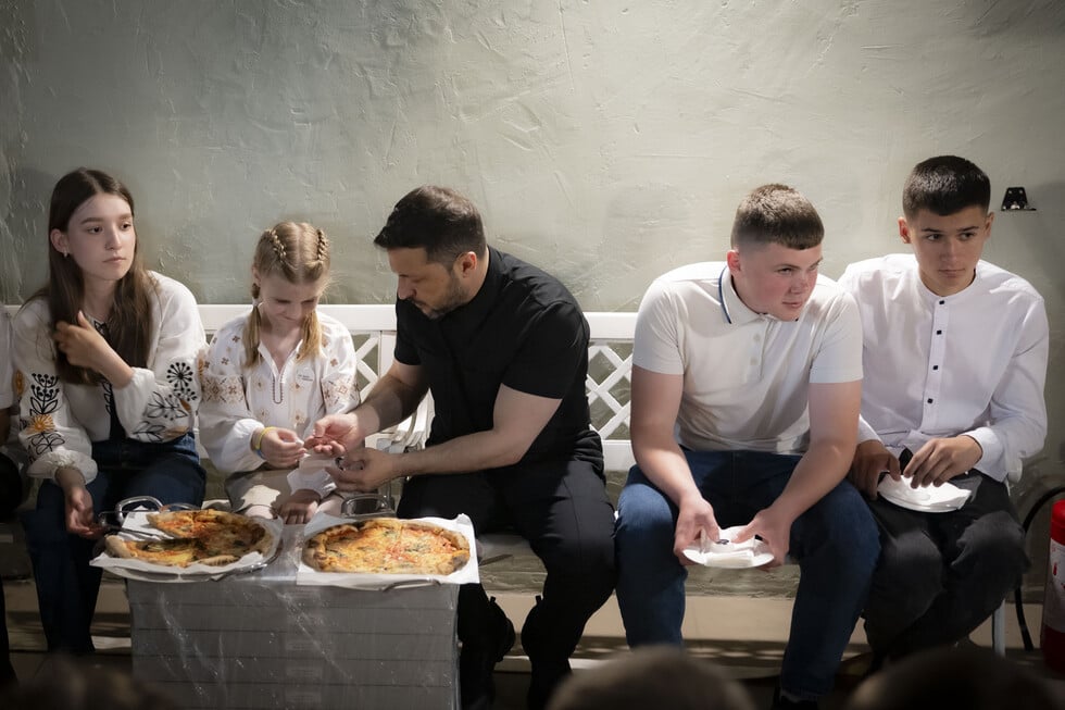 Зеленські в укритті їли піцу і говорили з дітьми про життя. Фото 8 dqxikeidqxitkant
