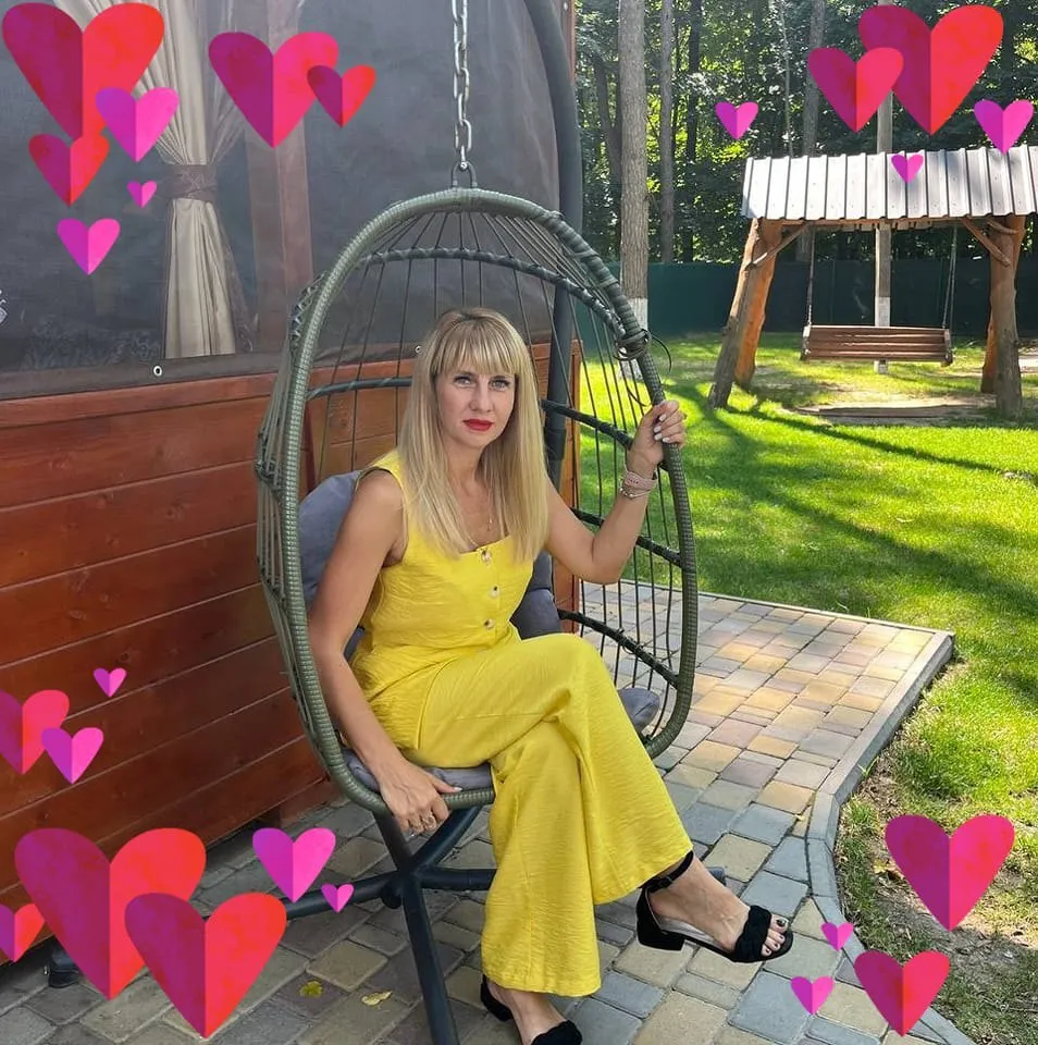 Приїхали із сином до батьків у гості й загинули: у Прилуках російські дрони вбили молоду маму з дитиною та бабусю, глава родини розбирав завали