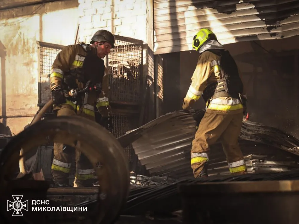 Армія Росії атакувала Миколаївщину двома ракетами: виникла масштабна пожежа. Фото