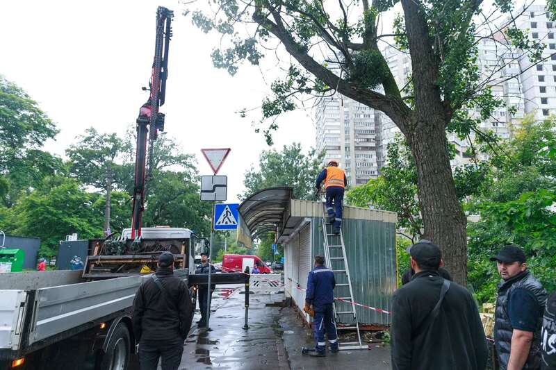 Стояли около 20-30 лет: в Киеве возле станции метро