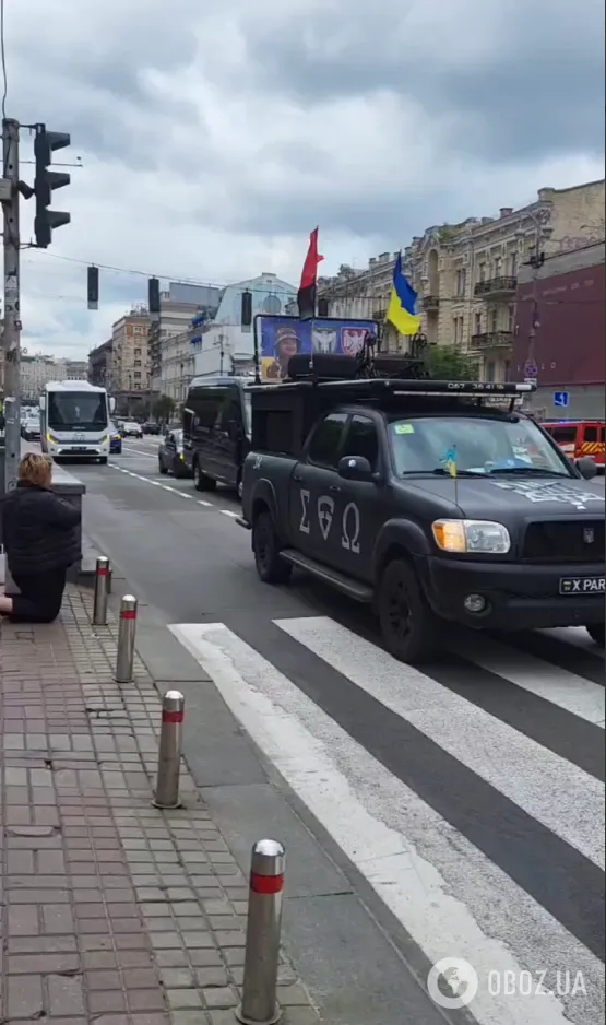 Встречали на коленях: в Киеве прощаются с оператором FPV-дронов Катериной  dqxikeidqxitkant