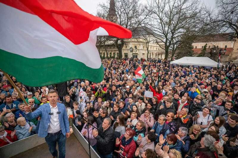 Опозиційна партія впевнено обганяє силу Орбана за рік до виборів в Угорщині: що показало опитування dqxikeidqxitkant